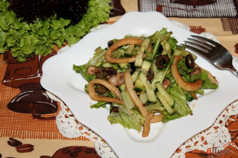 Фото приготовление рецепта: Салат с кальмарами и осьминогами шаг №7