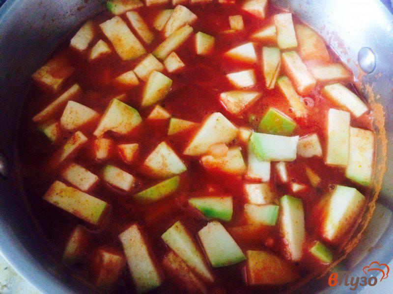 Фото приготовление рецепта: Томатный суп из цукини шаг №3