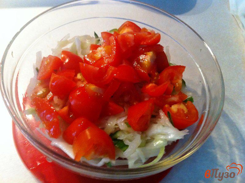 Фото приготовление рецепта: Салат из свежей капусты и овощей шаг №2