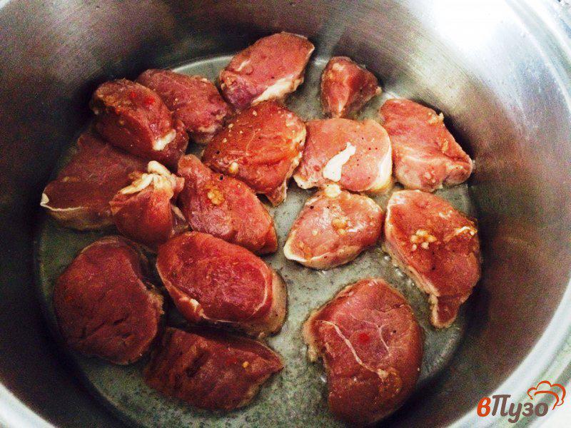 Фото приготовление рецепта: Филе свинины с гарниром из риса шаг №5