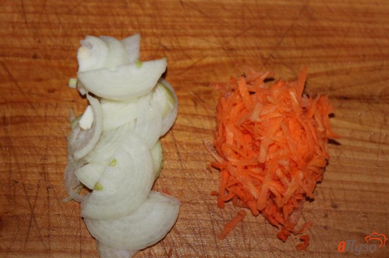 Фото приготовление рецепта: Тушенная цветная капуста с курицей шаг №3