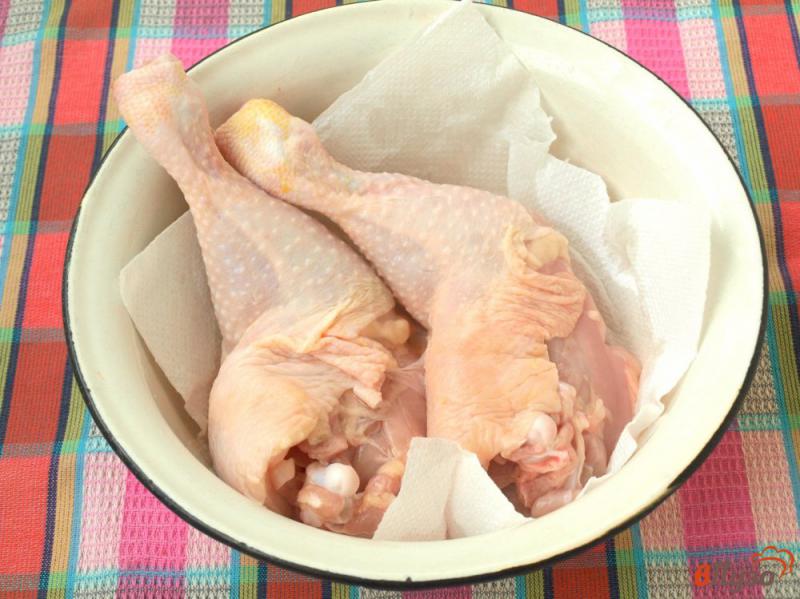 Фото приготовление рецепта: Куриные окорочка в томатно-сметанном соусе шаг №1