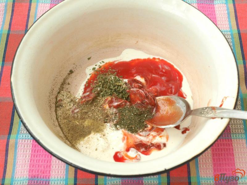 Фото приготовление рецепта: Куриные окорочка в томатно-сметанном соусе шаг №2