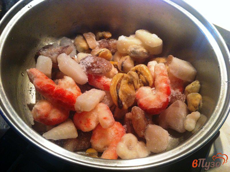 Фото приготовление рецепта: Паста тальятелле с морепродуктами шаг №1
