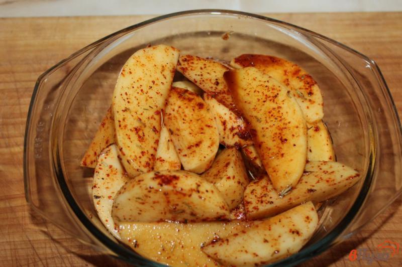 Фото приготовление рецепта: Картофель запеченный с копченой паприкой шаг №4