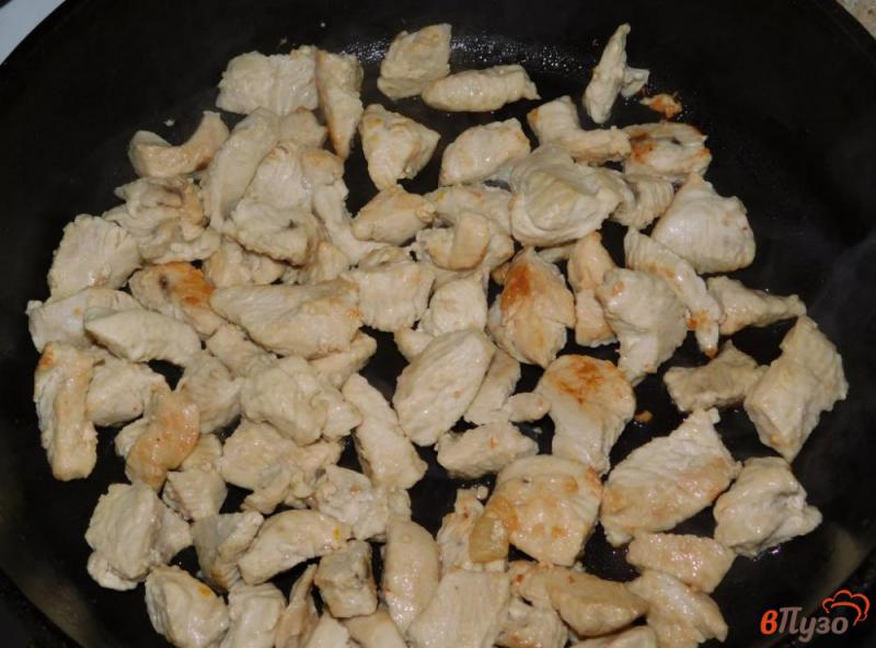 Фото приготовление рецепта: Подлива из индейки с грибами в сливках шаг №2