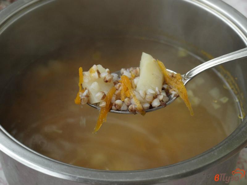 Фото приготовление рецепта: Гречневый суп с фрикадельками шаг №4