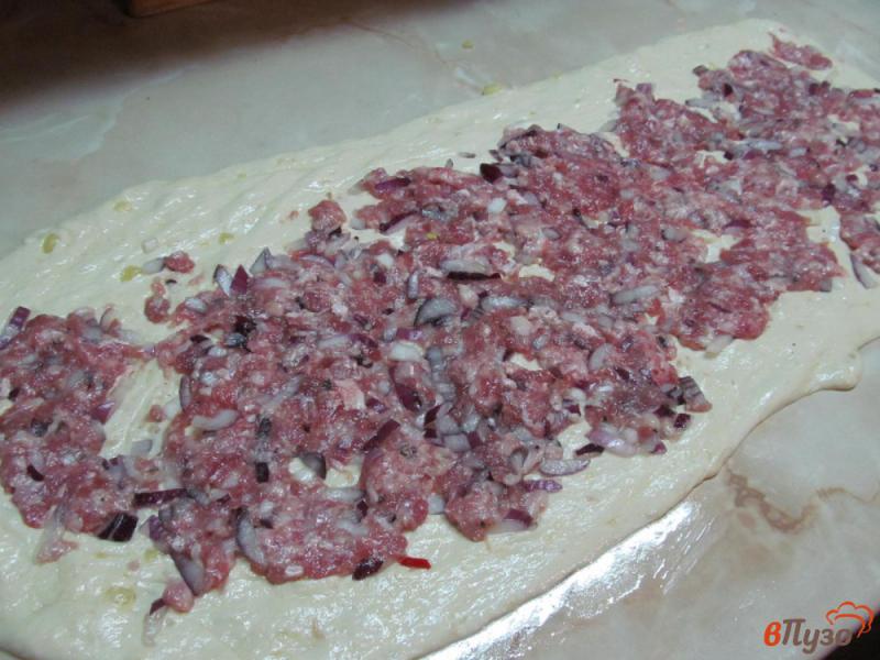 Фото приготовление рецепта: Пирог с мясом на картофельном тесте шаг №5