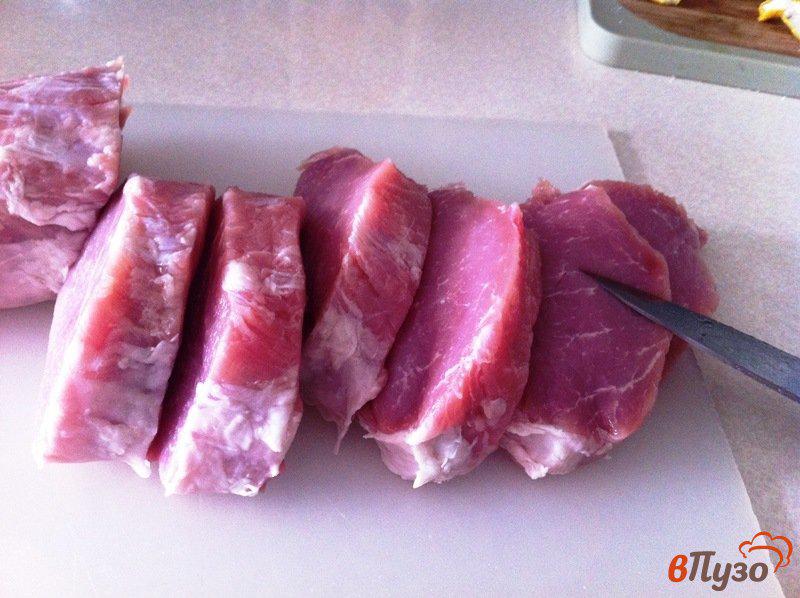 Фото приготовление рецепта: Отбивные из свинины в сырной панировке шаг №1