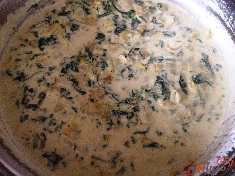 Фото приготовление рецепта: Жареный хек с соусом из шпината с картофельным пюре шаг №8