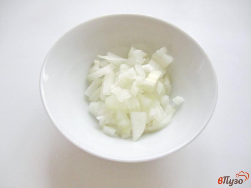 Фото приготовление рецепта: Салат со свеклой и солёными огурцами шаг №2