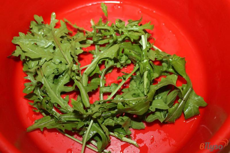 Фото приготовление рецепта: Салат с рукколой, помидорами и хамоном шаг №1