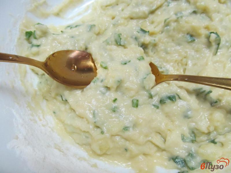 Фото приготовление рецепта: Суп гречневый с картофельными клецками и грибами шаг №7