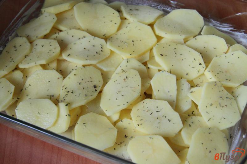 Фото приготовление рецепта: Картофель в духовке под сыром шаг №4