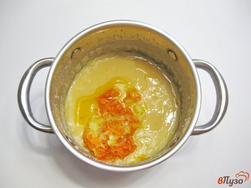 Фото приготовление рецепта: Гороховое пюре с луком и морковью шаг №5