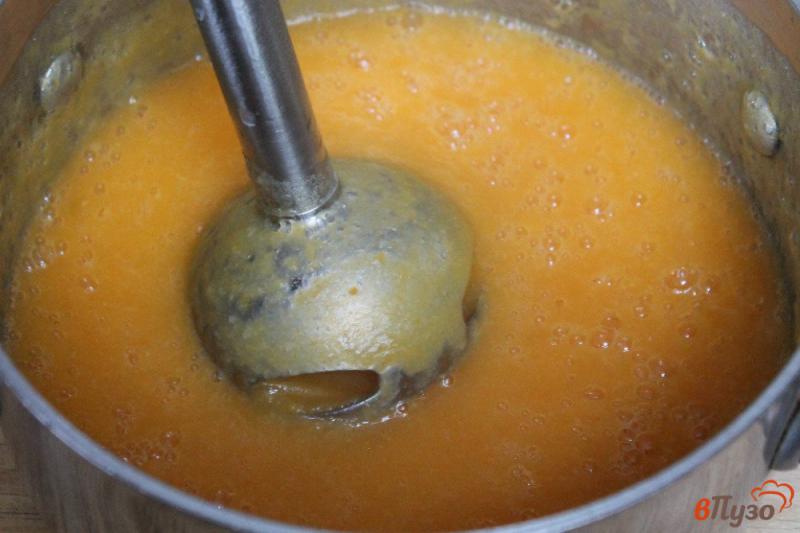Фото приготовление рецепта: Овощной кре-суп с сыром бри шаг №4