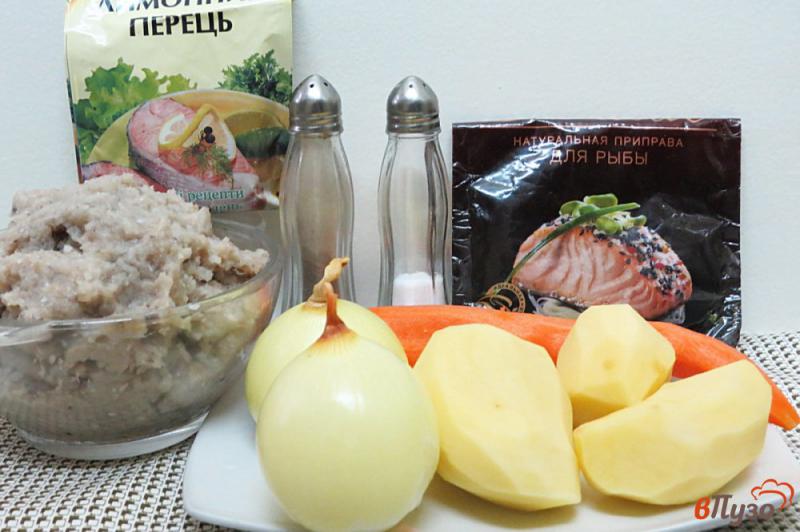 Фото приготовление рецепта: Суп с рыбными фрикадельками шаг №3