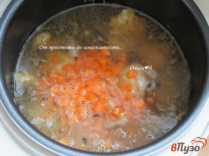 Фото приготовление рецепта: Плов с курицей и коричневым рисом с ореховой приправой шаг №3