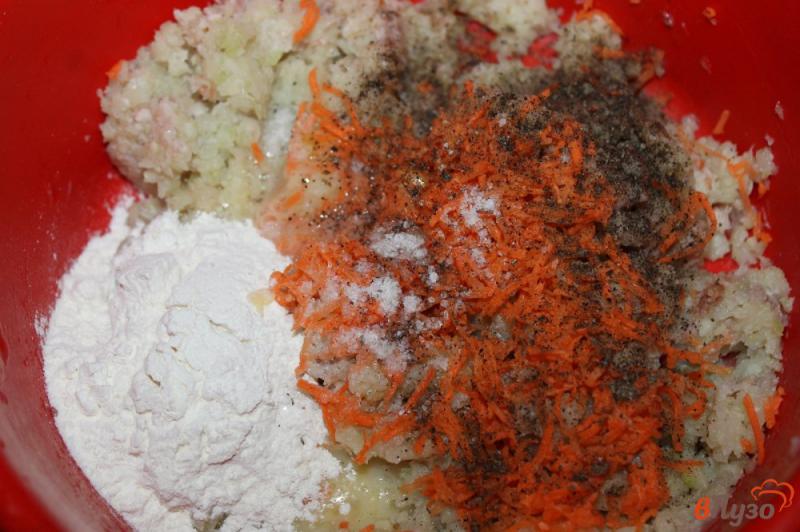 Фото приготовление рецепта: Капустные котлеты с морковью и фаршем шаг №4
