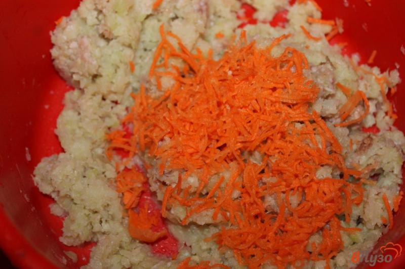 Фото приготовление рецепта: Капустные котлеты с морковью и фаршем шаг №3