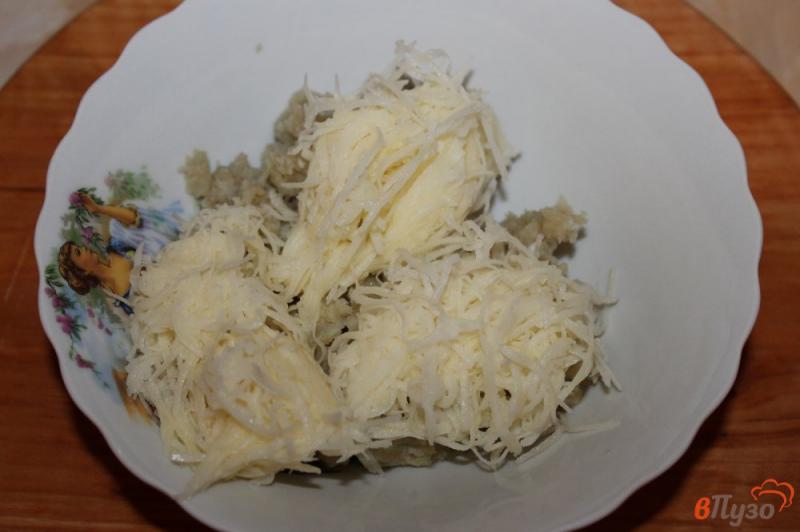 Фото приготовление рецепта: Оладьи из цветной капусты с картофелем и сыром шаг №2