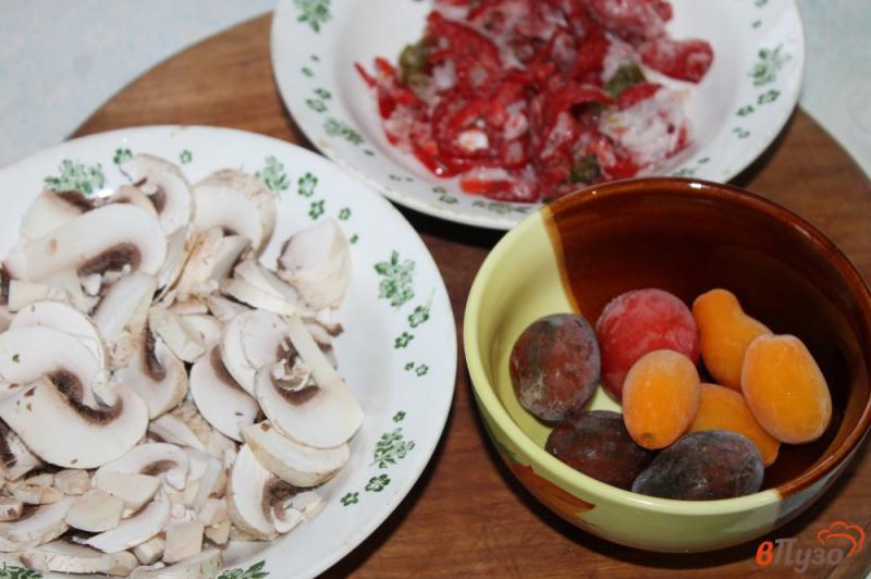 Фото приготовление рецепта: Спагетти с овощами и грибами в томатно - имбирном соусе шаг №1