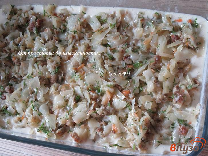 Фото приготовление рецепта: Заливной пирог с капустой и сельдью шаг №5