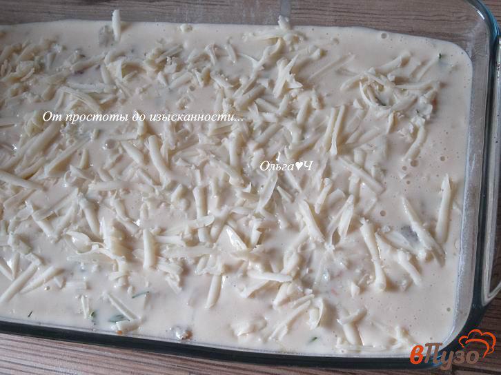 Фото приготовление рецепта: Заливной пирог с капустой и сельдью шаг №6