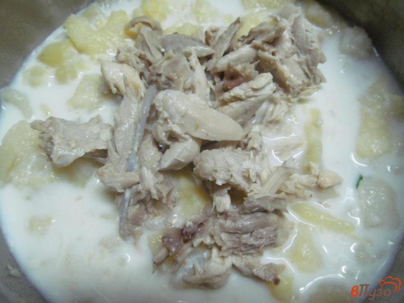Фото приготовление рецепта: Картофельное пюре с курицей и грибами шаг №2