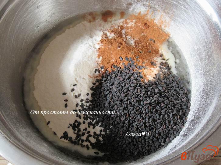 Фото приготовление рецепта: Постные пышки с корицей и черным кунжутом (без масла) шаг №2