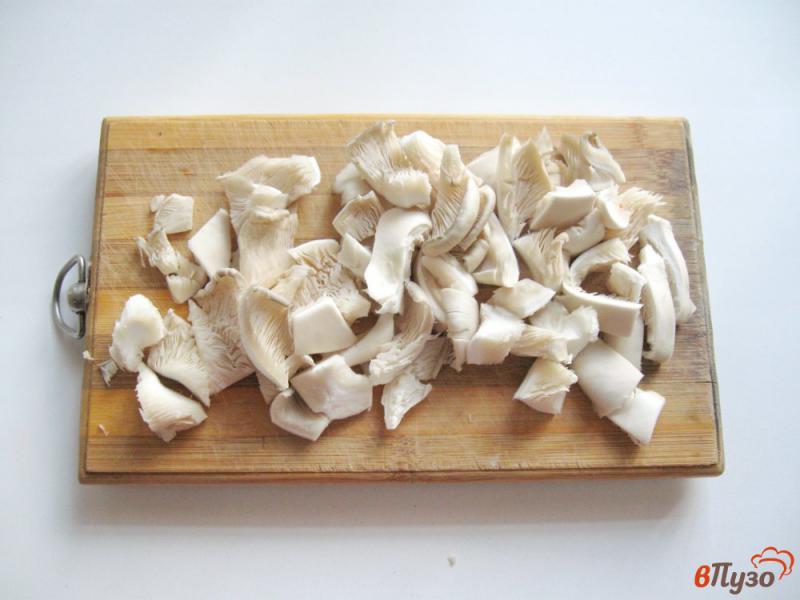 Фото приготовление рецепта: Рисовый суп с грибами и чесноком шаг №5