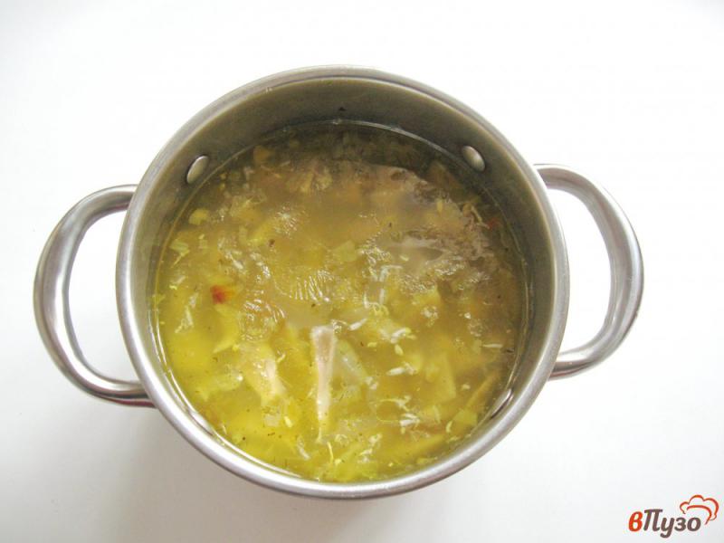 Фото приготовление рецепта: Рисовый суп с грибами и чесноком шаг №7