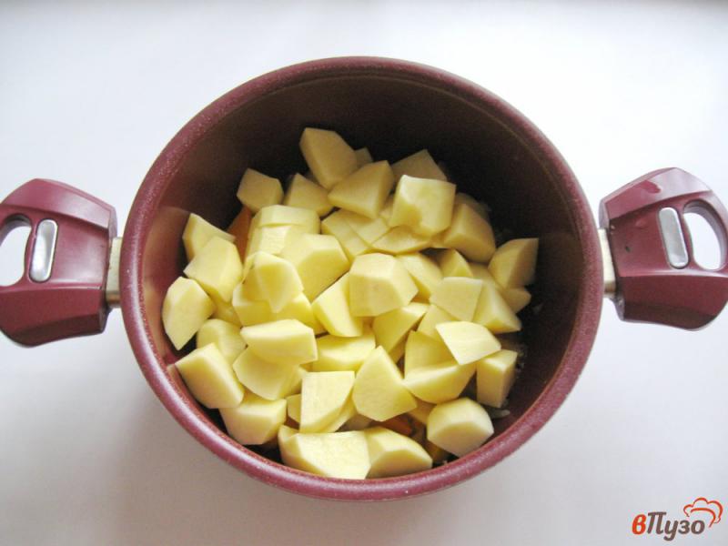 Фото приготовление рецепта: Картофель с тыквой и вешенками в сметане шаг №2