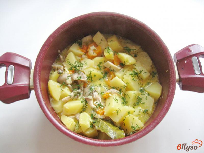 Фото приготовление рецепта: Картофель с тыквой и вешенками в сметане шаг №5