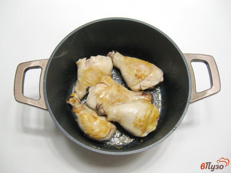 Фото приготовление рецепта: Куриные голени с вином шаг №2