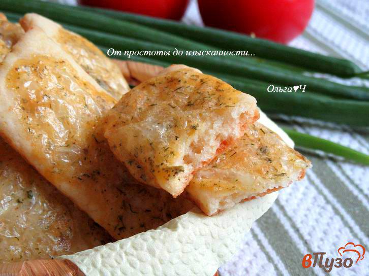 Фото приготовление рецепта: Творожное печенье с сыром, укропом и чесноком шаг №8