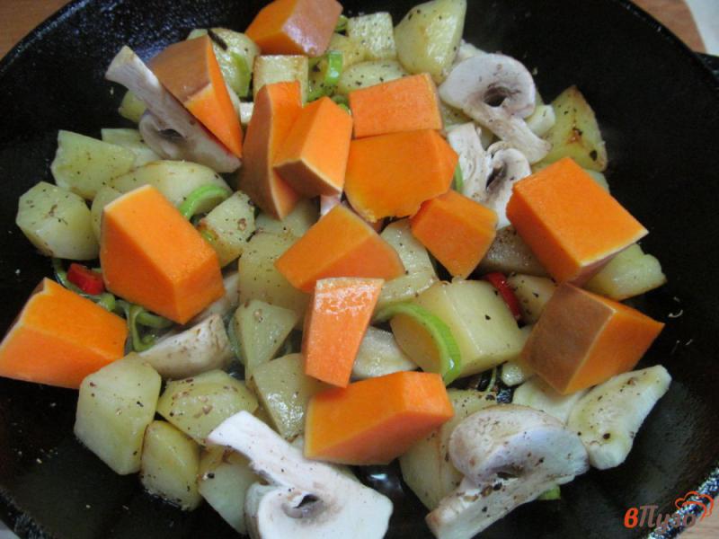 Фото приготовление рецепта: Картофель с грибами тыквой и рисом шаг №5