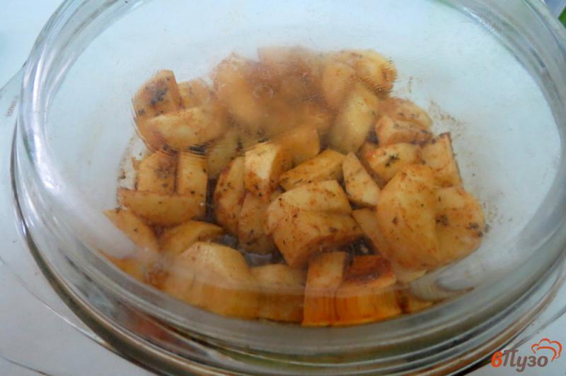 Фото приготовление рецепта: Картофель пряный из микроволновки шаг №6