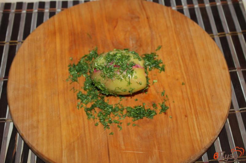 Фото приготовление рецепта: Картофель фаршированный свеклой и сельдью шаг №6