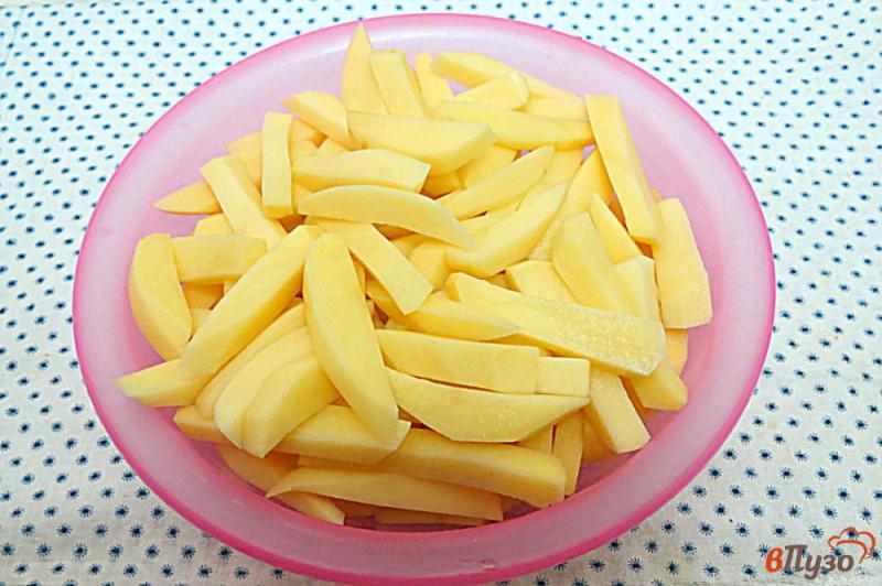 Фото приготовление рецепта: Картофель жареный со сметанно-горчичным соусом шаг №3