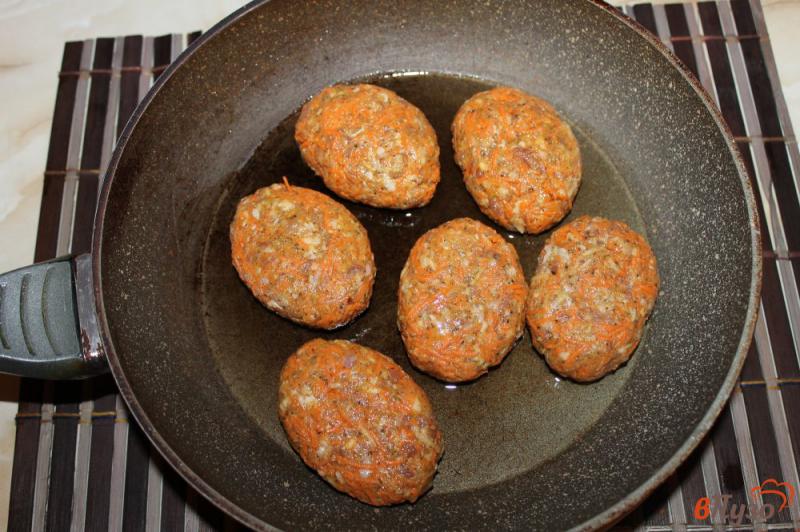 Фото приготовление рецепта: Морковно - мясные котлеты шаг №5