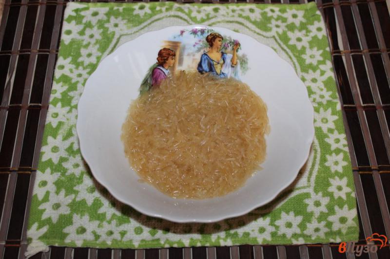 Фото приготовление рецепта: Рис с карри, чесноком и сливочным маслом шаг №1