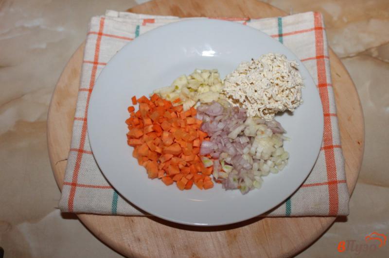 Фото приготовление рецепта: Блины с мясом и сыром запеченные в сметанном соусе шаг №4