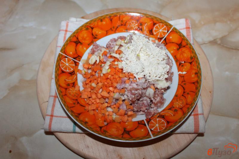 Фото приготовление рецепта: Блины с мясом и сыром запеченные в сметанном соусе шаг №5