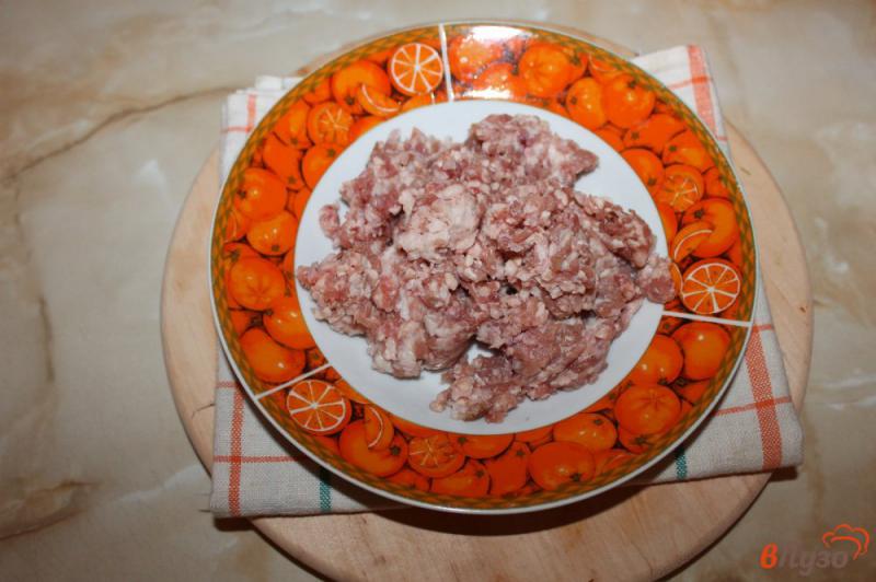 Фото приготовление рецепта: Блины с мясом и сыром запеченные в сметанном соусе шаг №3