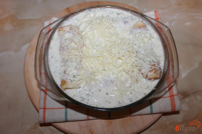 Фото приготовление рецепта: Блины с мясом и сыром запеченные в сметанном соусе шаг №8