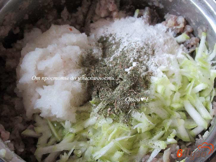 Фото приготовление рецепта: Котлеты из сельди с картофелем и кабачком шаг №2