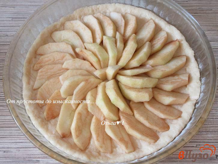 Фото приготовление рецепта: Творожно-яблочный пирог шаг №5