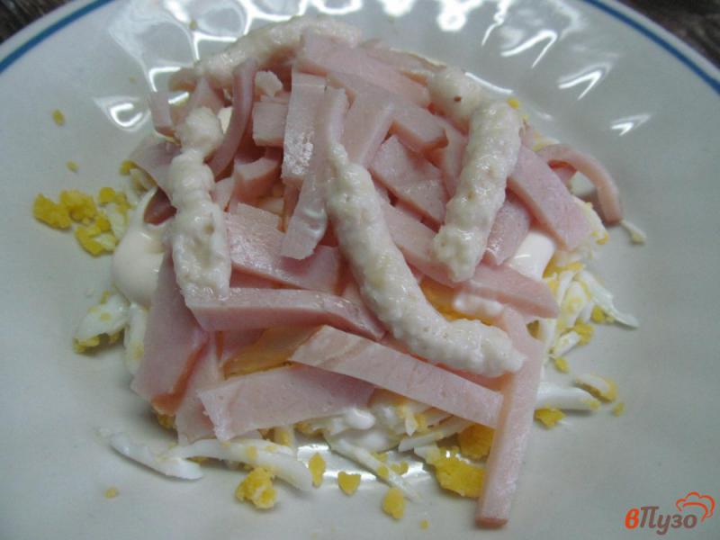 Фото приготовление рецепта: Салат с ветчиной и хрустящим картофелем шаг №2