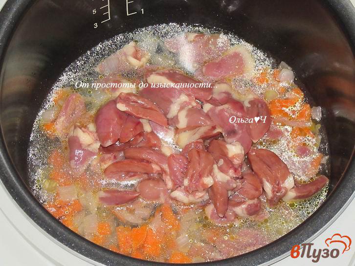 Фото приготовление рецепта: Куриные сердечки с овощами по-гречески (в мультиварке) шаг №2